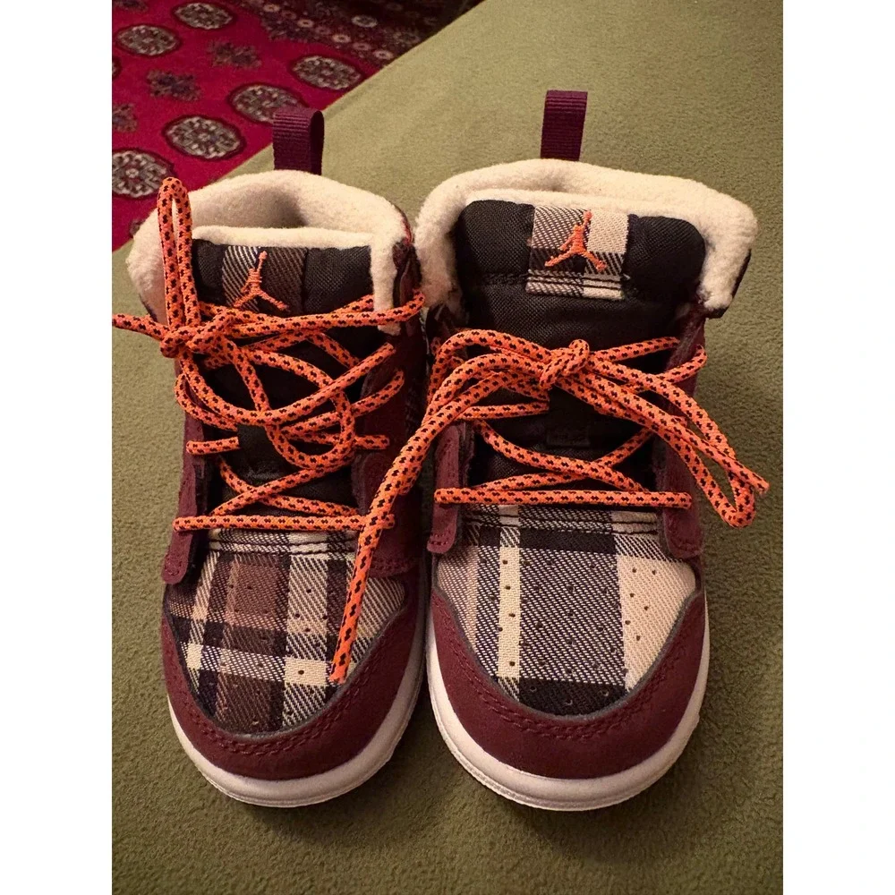 Nike Jordan Toddler High Top Sneakers‎ Plaid Orange Laces Cozy Lined